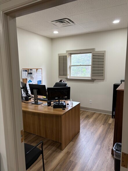 More Photos Of 823 Chickamauga Ave, Rossville Office For Lease