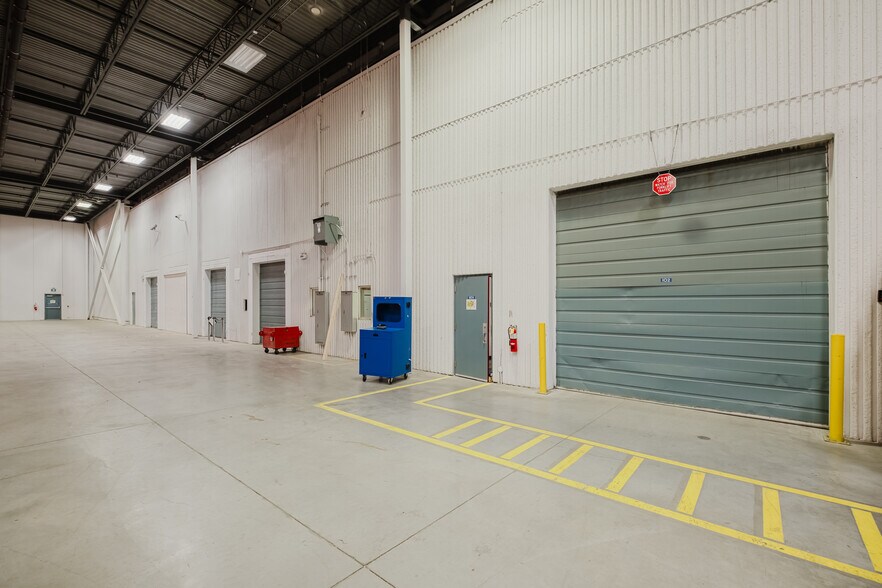 More Photos Of 2830 Plymouth Dr, Oakville Industrial For Sale