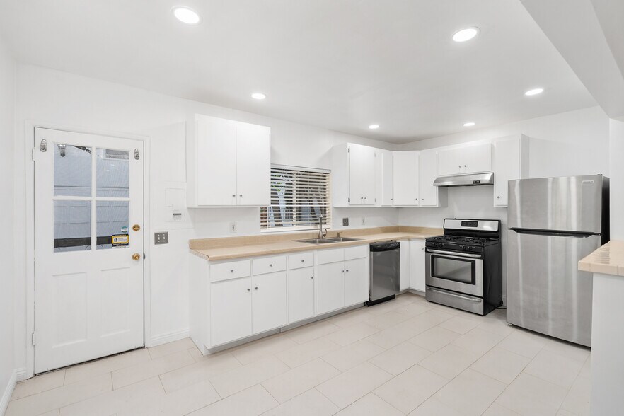 More Photos Of 934 N La Jolla Ave, West Hollywood Apartments For Sale