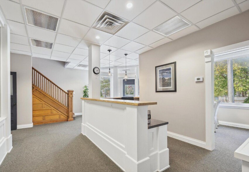 More Photos Of 132 William Street North, Kawartha Lakes Office For Sale