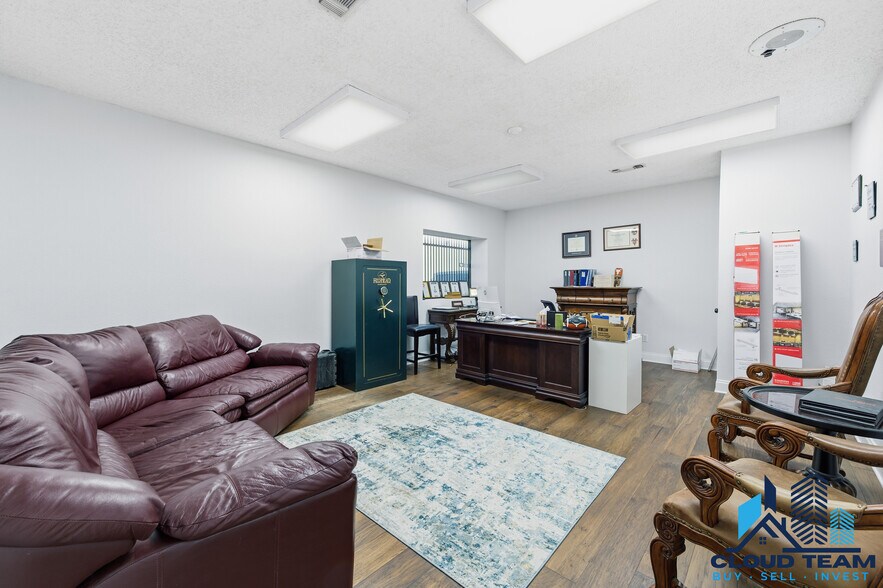 More Photos Of 601 Riverside Dr, Fort Worth Freestanding For Sale