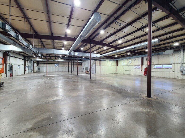 More Photos Of 7007 Trafalgar St, Fort Wayne Light Manufacturing For Sale