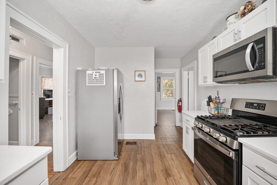 More Photos Of 949 SW 13th St, Gainesville Office Residential For Sale