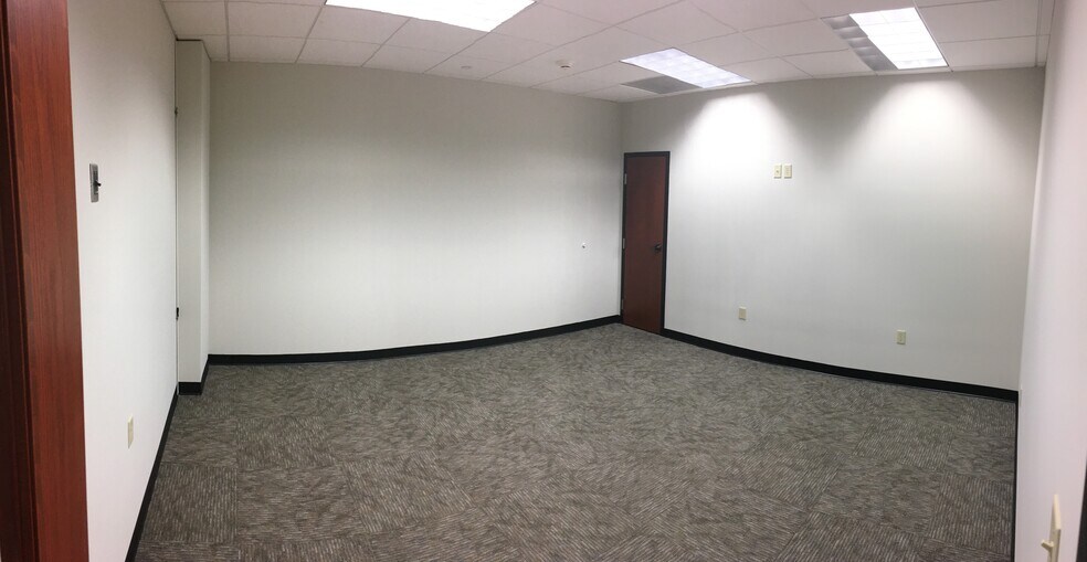 More Photos Of 700 Washington St, Columbus Office For Lease