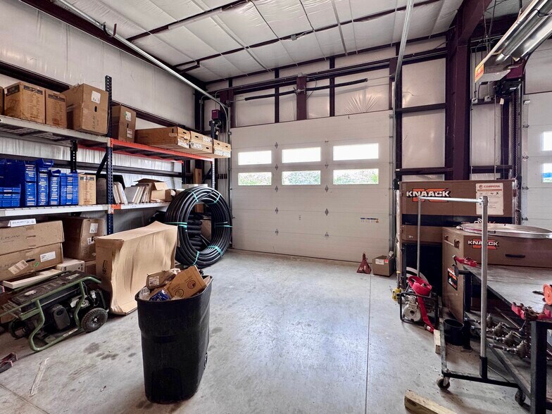More Photos Of 1009 W 2nd St, Taylor Flex For Sale