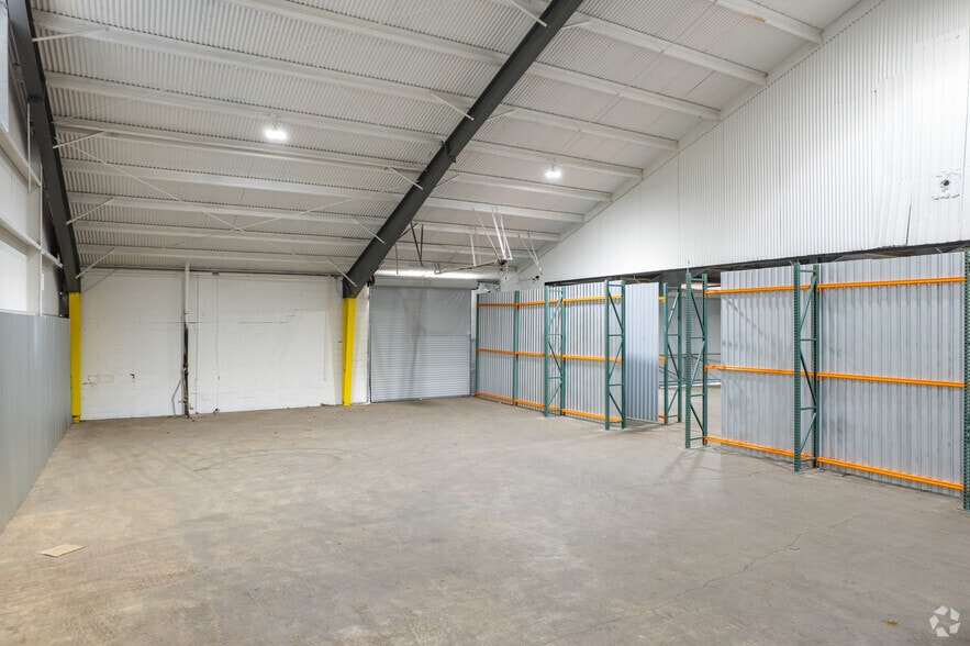 More Photos Of 5025 Jensen Dr, Houston Warehouse For Sale