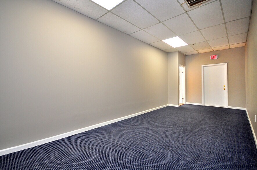 More Photos Of 75 Berlin Rd, Cromwell Medical For Sale