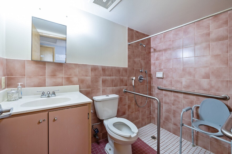 More Photos Of 151 SW 1st St, Dania Beach Assisted Living For Lease