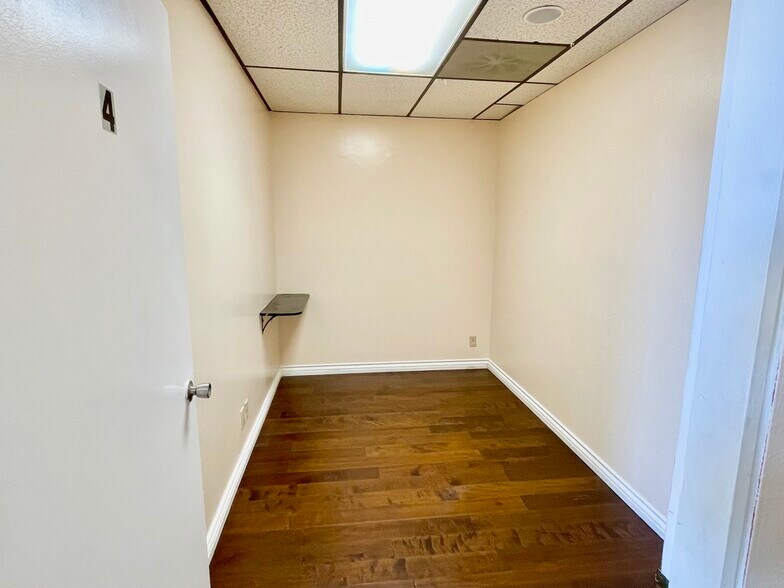 More Photos Of 4550 Kearny Villa Rd, San Diego Office For Sale