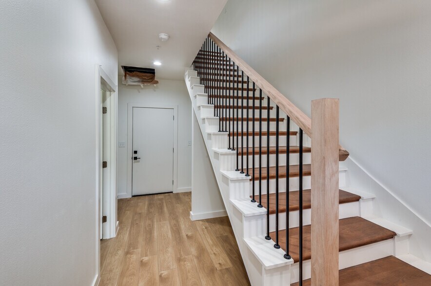 More Photos Of 504 O Connor Rd, Irving Multifamily For Sale