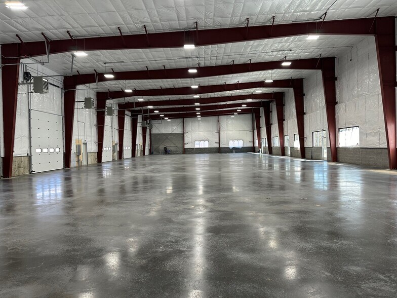 More Photos Of 984 Federal Rd, Brookfield Warehouse For Lease