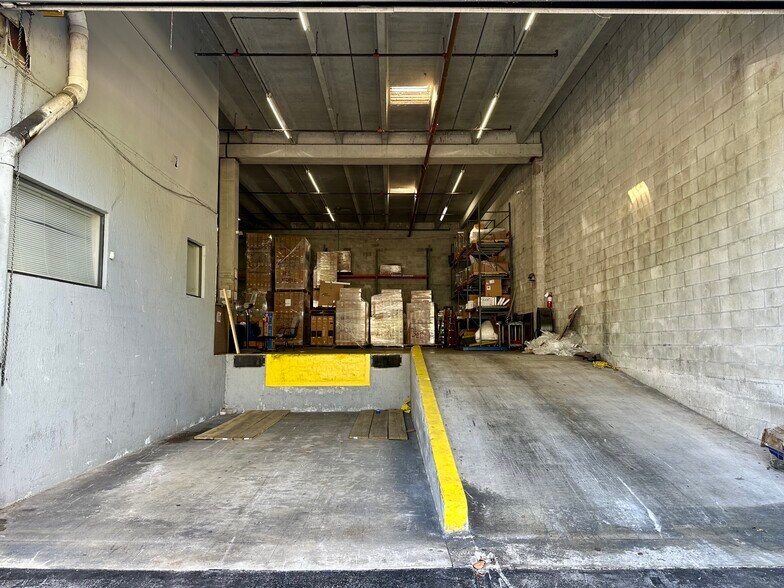 More Photos Of 2000-2010 NW 93rd Ave, Miami Warehouse For Lease