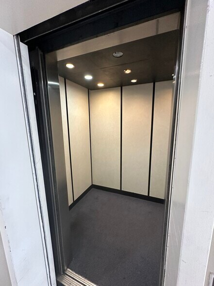 More Photos Of 4084 University Dr, Fairfax Office For Sale