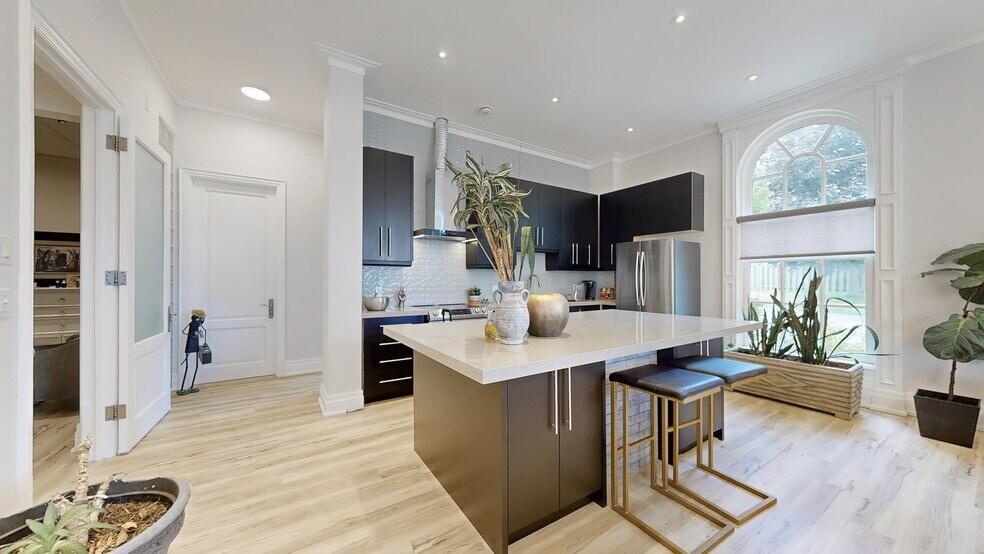 More Photos Of 42 Somerville St, Whitchurch-Stouffville Specialty For Sale