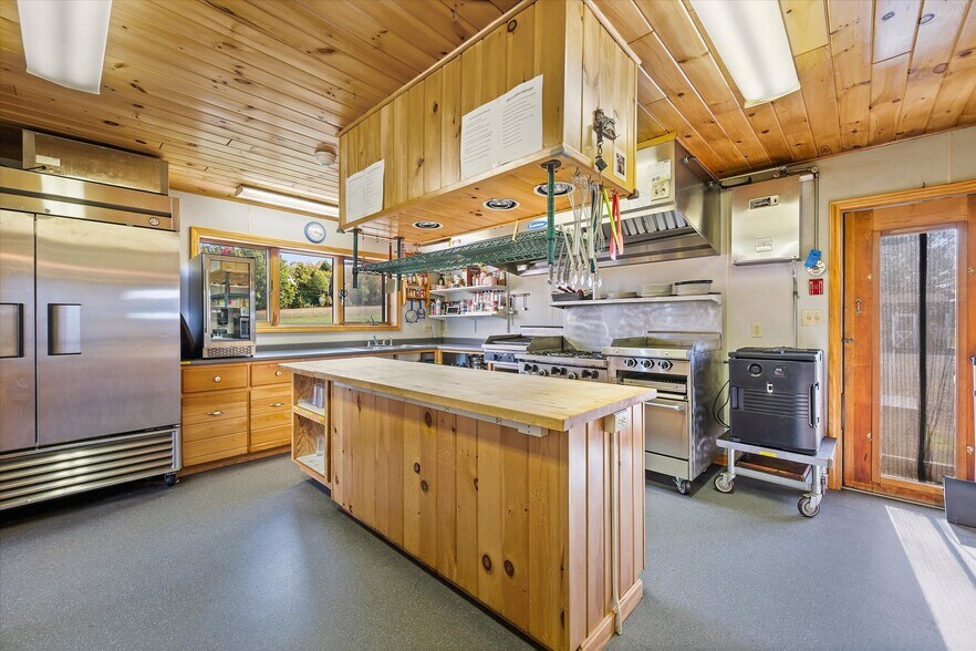 More Photos Of 341 US Route 1, Weston Hotel For Sale