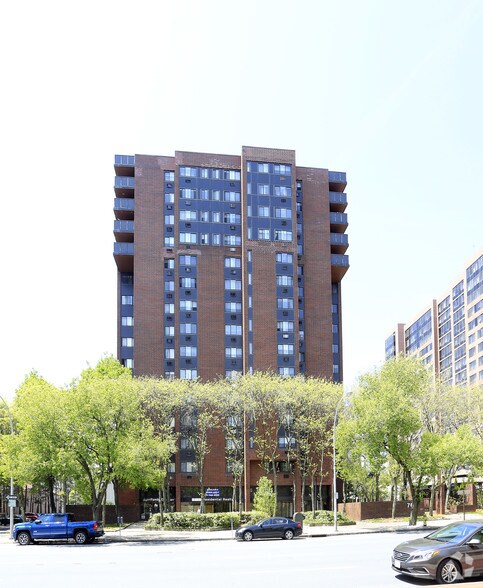Primary Photo Of 76 S Lexington Ave, White Plains Apartments For Lease