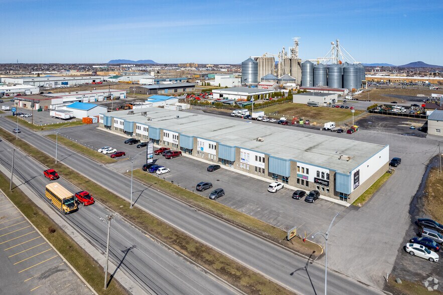 More Photos Of 745 Ch Du Grand-Bernier N, St-Jean Distribution For Lease