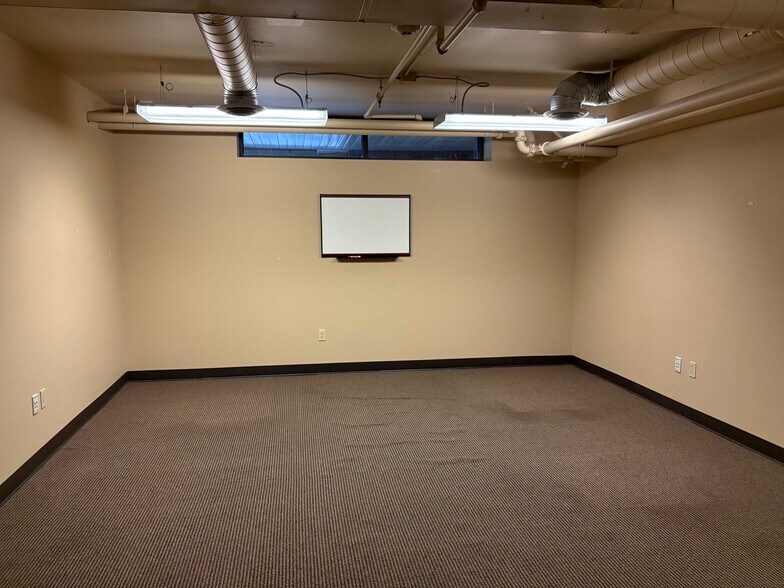 More Photos Of 4212 W Sunset Blvd, Spokane Flex For Sale