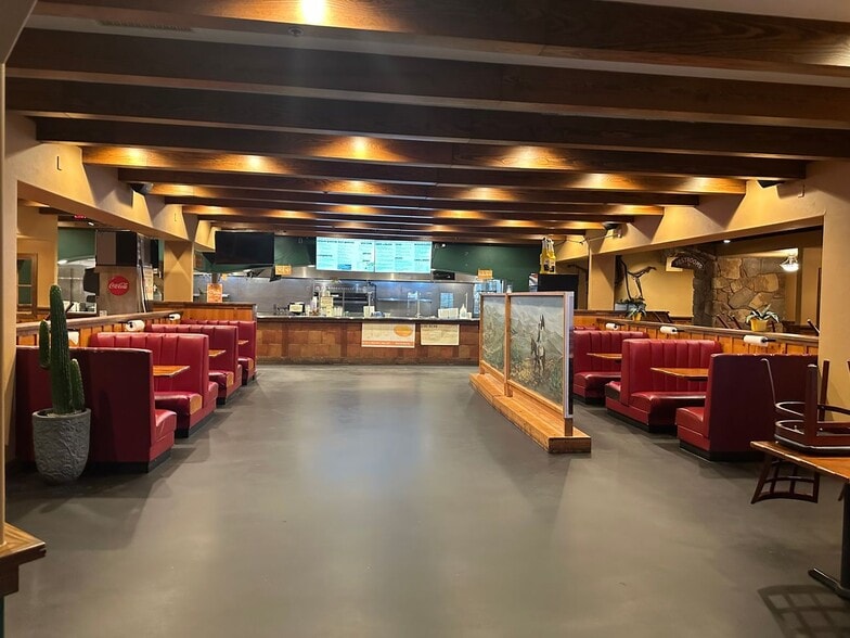 More Photos Of 3015 W Shore Dr, Holland Restaurant For Sale