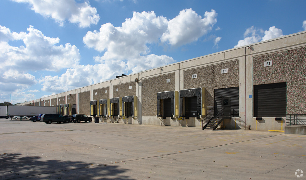 Primary Photo Of 10200 McKalla Pl, Austin Distribution For Lease