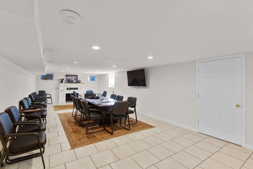 More Photos Of 2352 Jefferson Hwy, Waynesboro Office For Lease