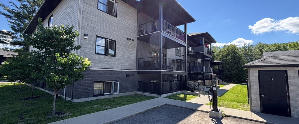 More Photos Of 20 Rue Saint-Isidore, Saint-charles-borromee Apartments For Sale
