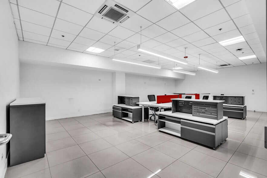 More Photos Of 12800 NW 38th Ave, Opa Locka Warehouse For Lease