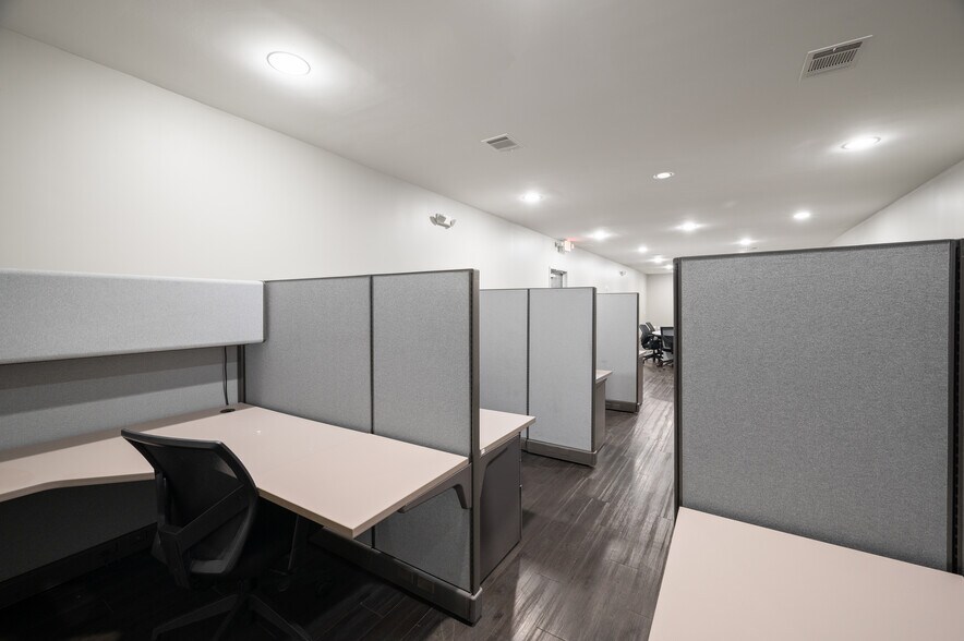 More Photos Of 20115 Stuebner Airline Rd, Spring Airplane Hangar For Lease