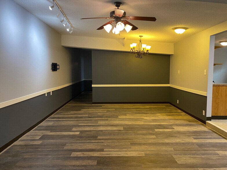 More Photos Of 7648 Broadview Dr, Houston Apartments For Sale