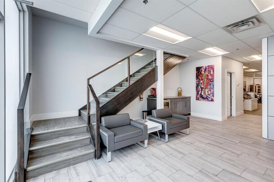 More Photos Of 2903 Kingsview Blvd SE, Airdrie Showroom For Sale