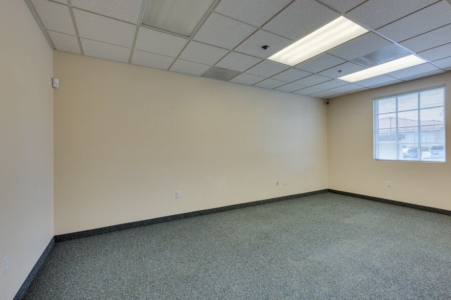 More Photos Of 3223 E Warm Springs Rd, Las Vegas Office For Lease