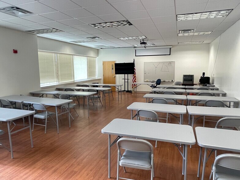 More Photos Of 530 N Locust St, Hagerstown Office For Sale