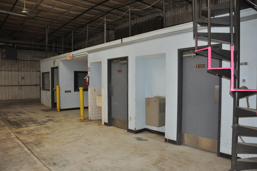 More Photos Of 1401 Fallon Ave NE, Monticello Warehouse For Lease