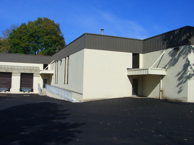 More Photos Of 60 Shelter Rock Rd, Danbury Warehouse For Lease