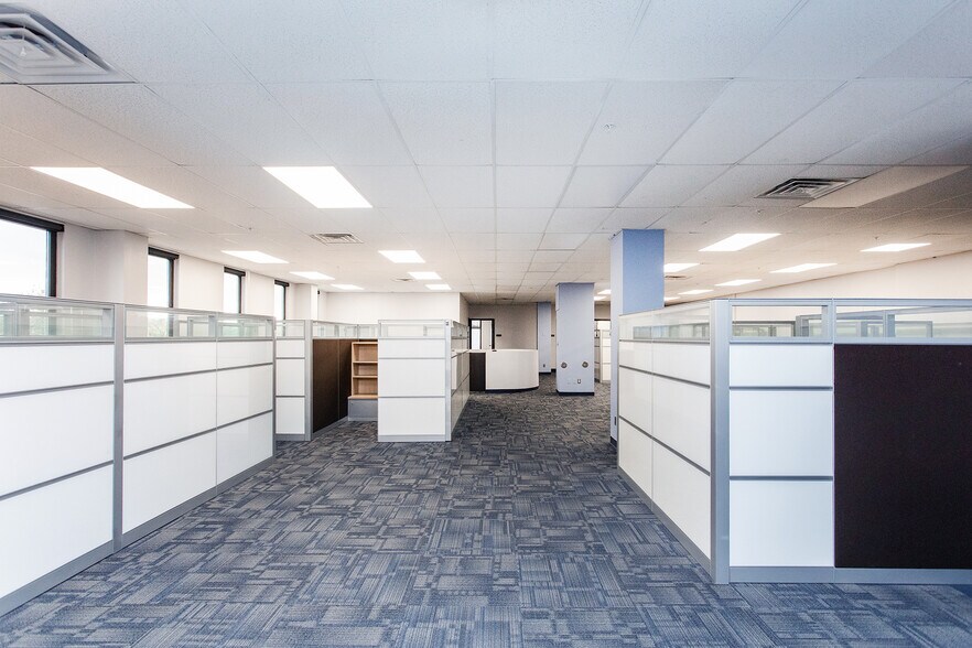 More Photos Of 120 Erie Blvd, Schenectady Bank For Lease