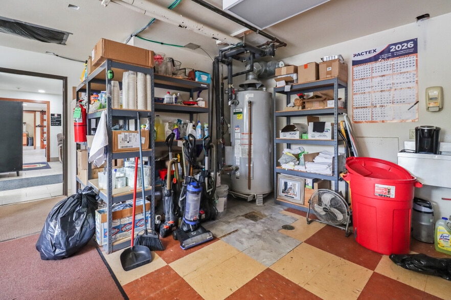 More Photos Of 726 S Lake Ave, Phillips Hotel For Sale