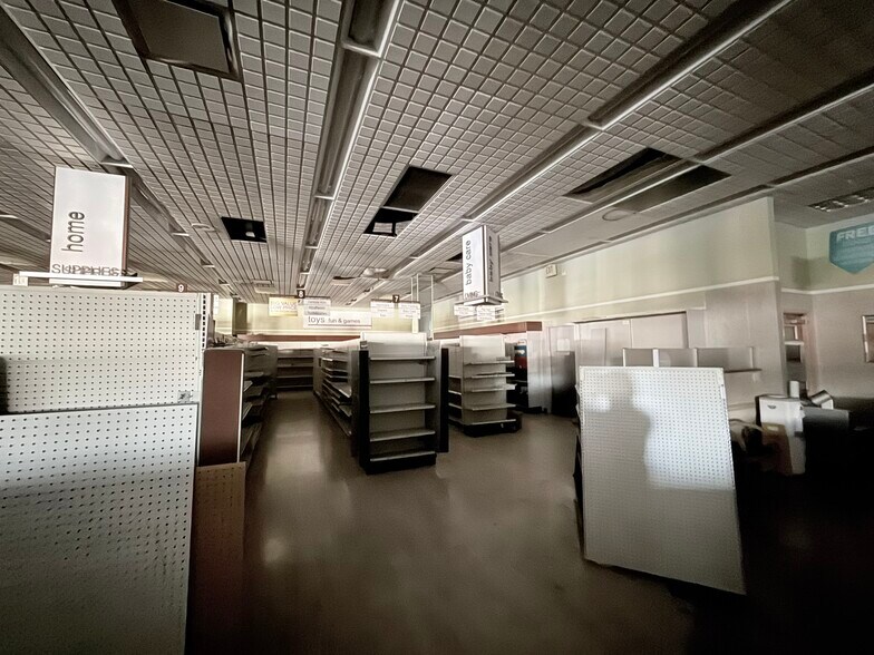 More Photos Of 350 Niagara St, Buffalo Drugstore For Lease