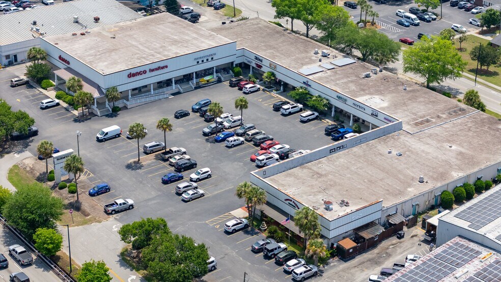 More Photos Of 1035 Johnnie Dodds Blvd, Mt Pleasant Unknown For Lease