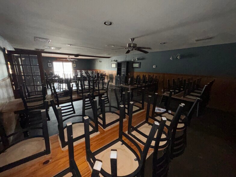 More Photos Of 607 4th St NW, Red Bay General Retail For Sale