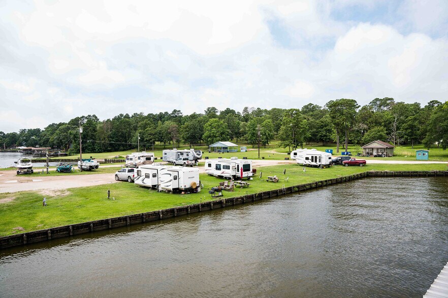 More Photos Of 371 Navaho Trl, Onalaska Hotel For Sale