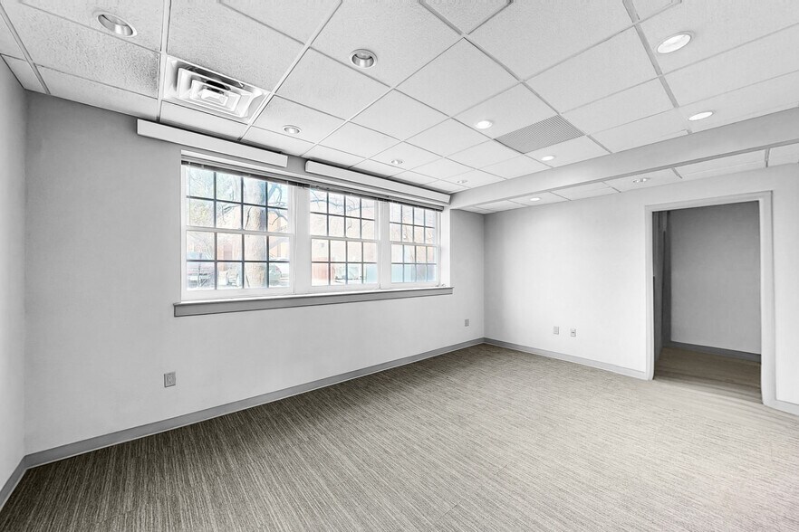 More Photos Of 2200 Grand Ave, Des Moines Office For Sale
