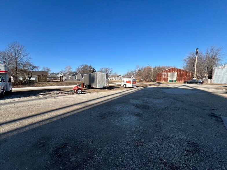 More Photos Of 410 E Chatham St, Metamora Industrial For Sale