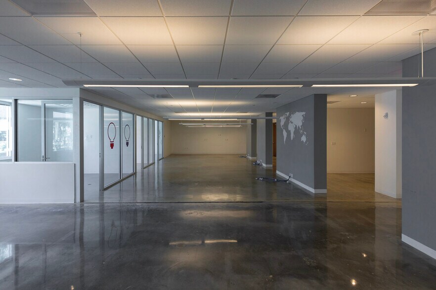 More Photos Of 9850 NW 41st St, Doral Unknown For Lease