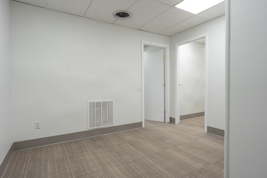 More Photos Of 160 Commack Rd, Commack Medical For Lease