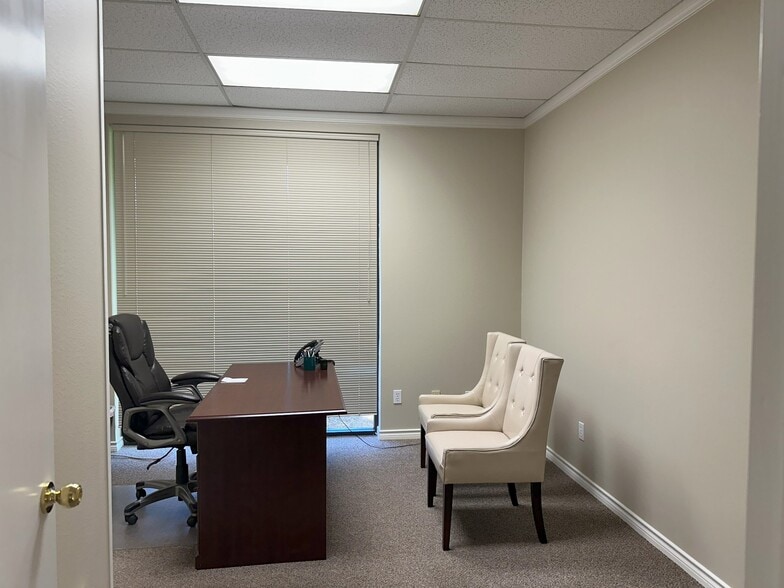 More Photos Of 901 N Mallard St, Palestine Medical For Sale