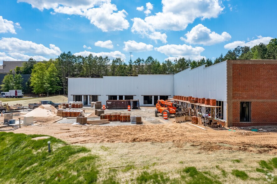 More Photos Of 5735 North Commerce Ct, Alpharetta Warehouse For Lease