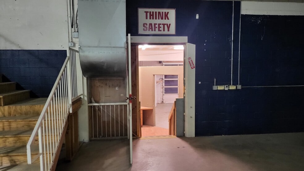 More Photos Of 303 Kansas Ave, Henderson Service For Lease