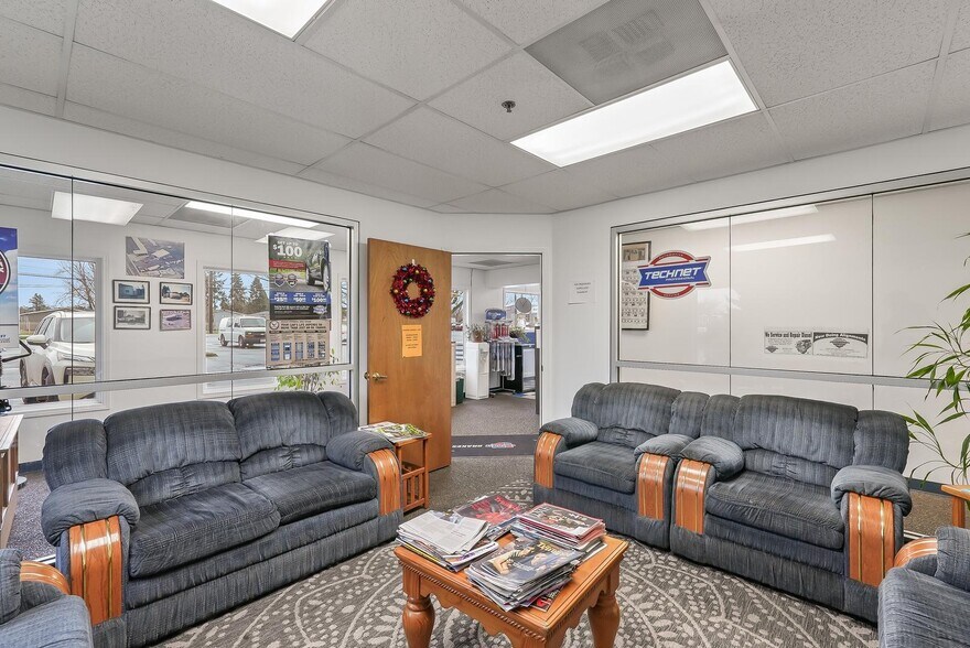 More Photos Of 555 N Pacific Hwy, Woodburn Auto Repair For Sale