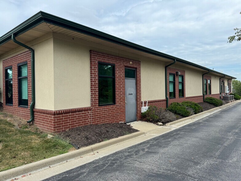 More Photos Of 15415 Pinehurst Dr, Basehor Office For Lease