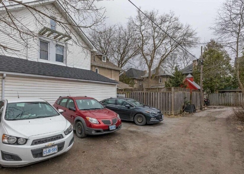 More Photos Of 271 Thomas St, Peterborough Apartments For Sale